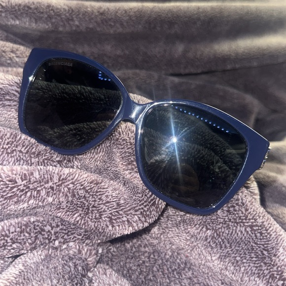 purple Balenciaga sunglasses. barely ever worn maybe once or twice. good shape - Picture 3 of 3